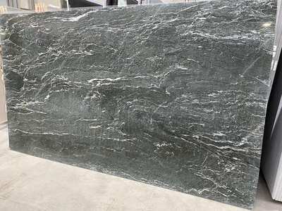 Beispielfoto einer Rohplatte (Unterschiede in Farbe, Zeichnung und Struktur sind möglich)